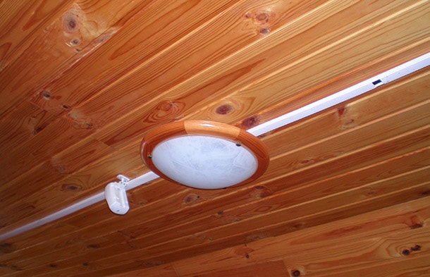 Освещение в деревянном доме