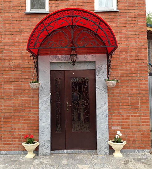 Дверь в частный дом