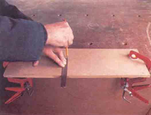 Обрабатываемая деталь на верстаке