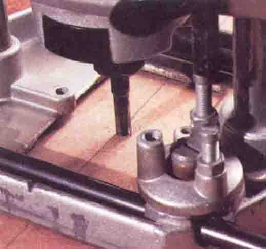 фрезер с неподключенным кабелем питания