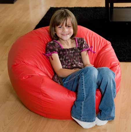 Девочка в кресле