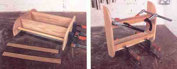 Нанесите клей на соединения и отверстия для вешалки