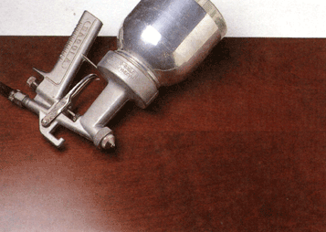 Лакирование с помощью распылителя