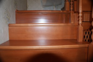 Деревянные лестницы для дачи на заказ