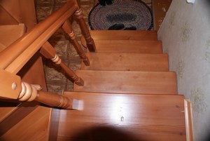 Деревянные лестницы для загородного дома на заказ