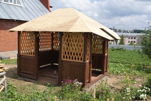 беседка в саду