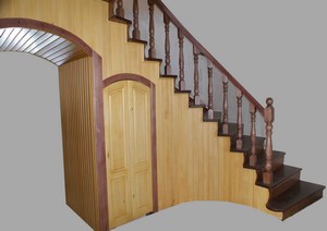 Деревянная лестница с гнутой тетивой