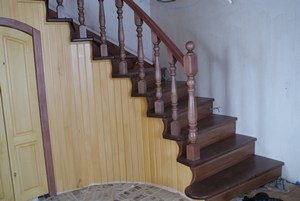 Деревянная лестничка под заказ