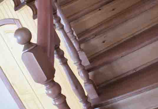 Лесенка с гнутой тетивой