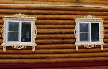 Наличники резные в коттедже