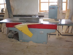 Фуговальный станок для обработки древесины фото