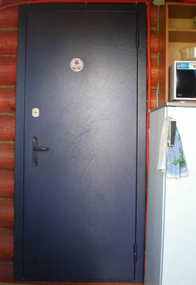 Надежные двери для загородных коттеджей