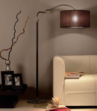 Светильник над диваном