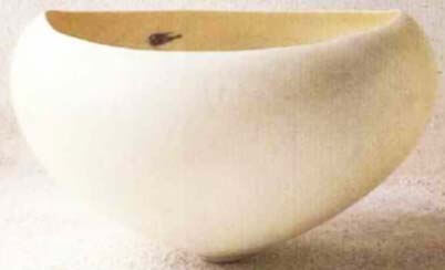 тонкостенная ваза сделана из падуба