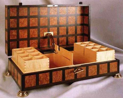 Шкатулка из дерева