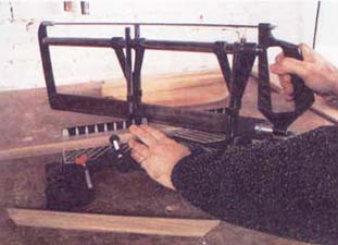 Пилим древесину