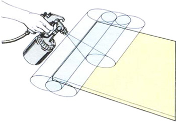 Распыление на горизонтальную поверхность древесины