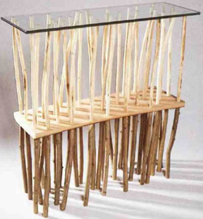 оригинальный столик на шипах