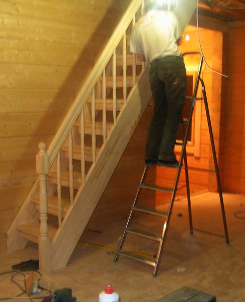 Сборка деревянной лестницы