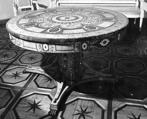 Мозаика сделана крепостным мастером П.Т. Олимпиевым