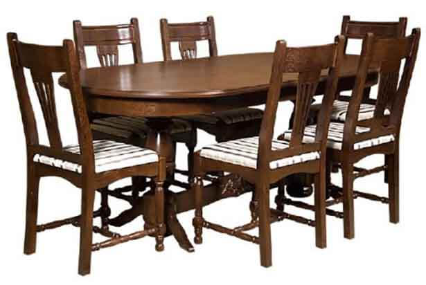 Столы и стулья из дерева