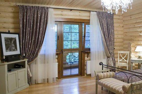 Шторы в деревянном доме