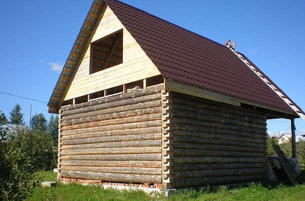 Домик из натуральной древесины