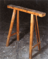 козлы, используемые как опора для деталей